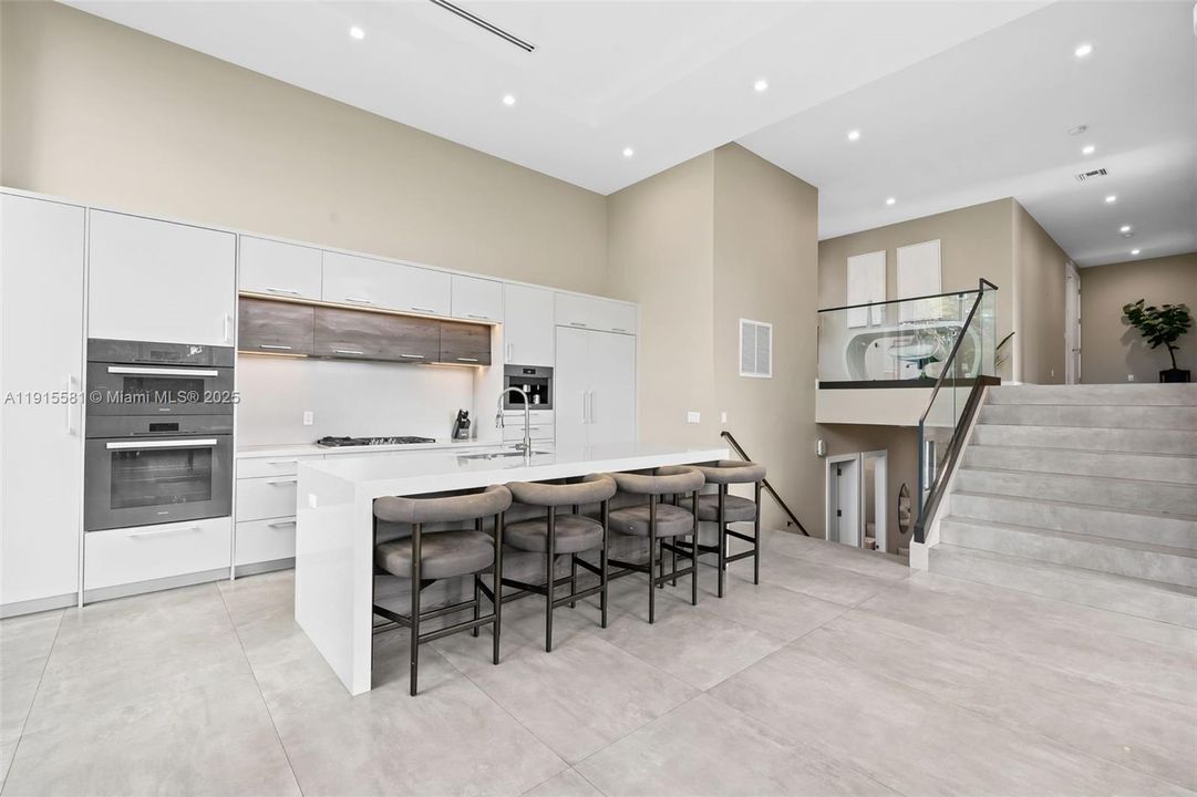 待售: $2,500,000 (4 贝兹, 4 浴室, 2879 平方英尺)