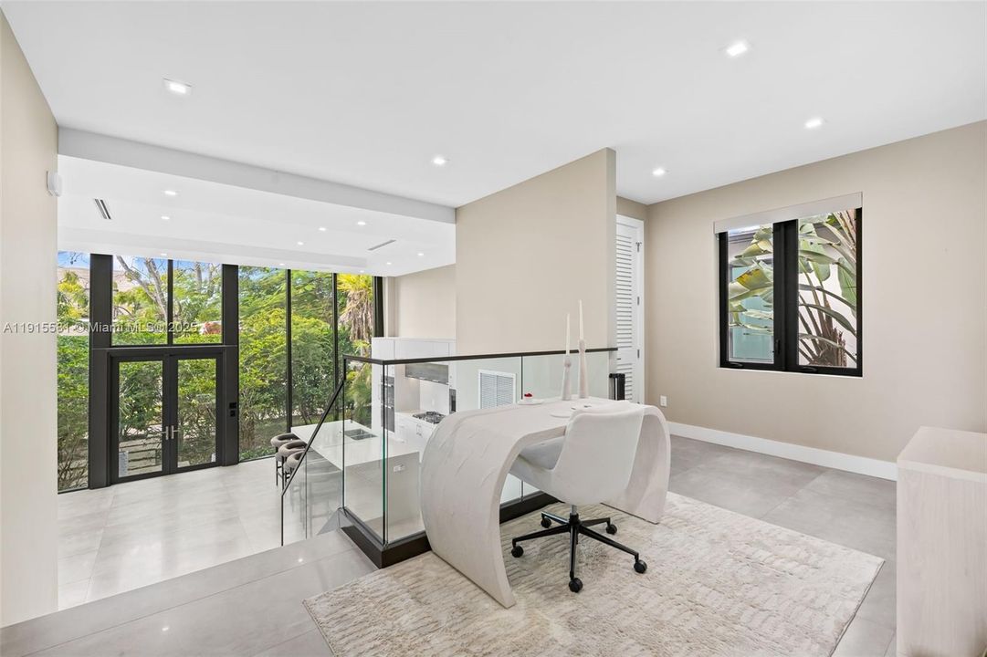 待售: $2,500,000 (4 贝兹, 4 浴室, 2879 平方英尺)