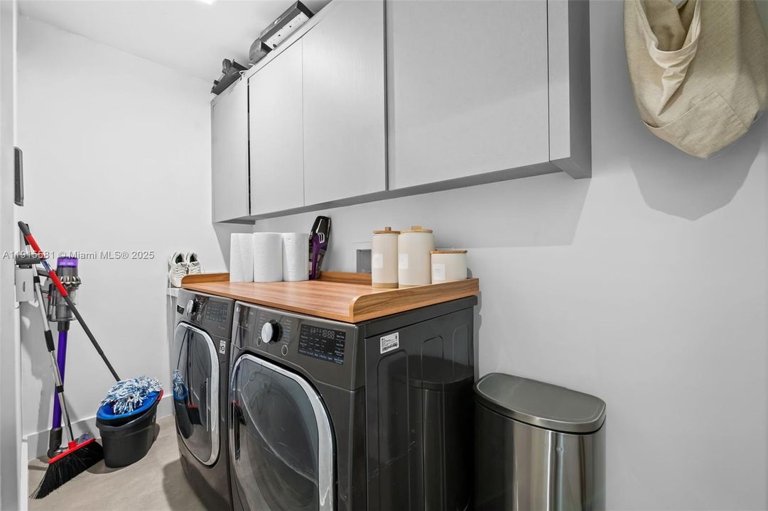 待售: $2,500,000 (4 贝兹, 4 浴室, 2879 平方英尺)