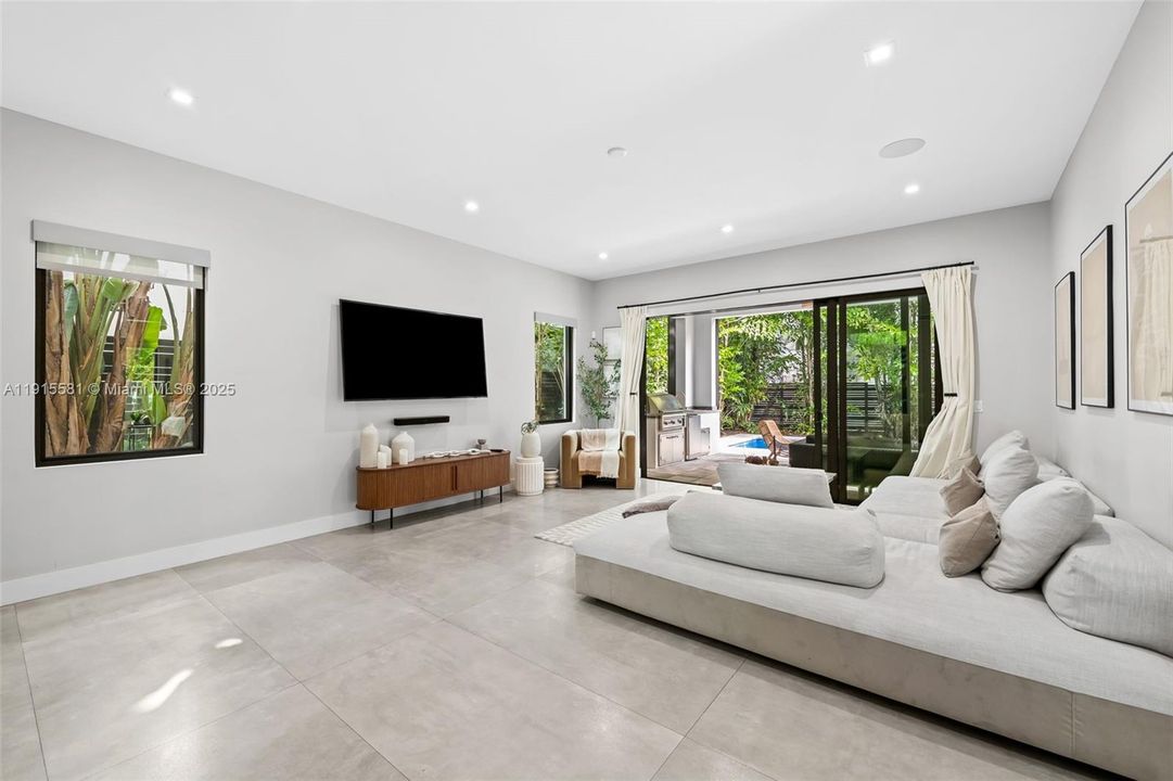 待售: $2,500,000 (4 贝兹, 4 浴室, 2879 平方英尺)