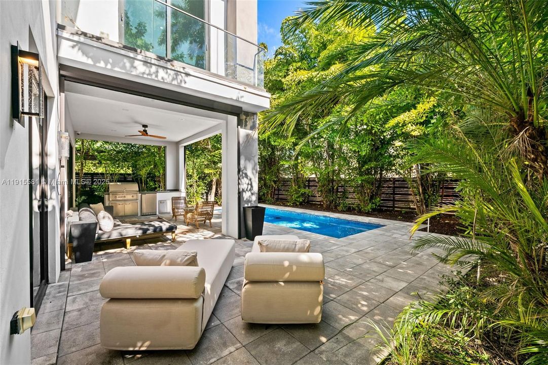 待售: $2,500,000 (4 贝兹, 4 浴室, 2879 平方英尺)