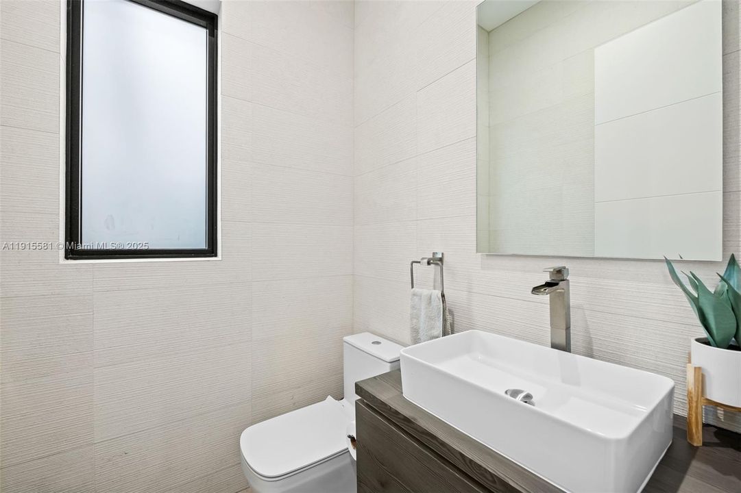 待售: $2,500,000 (4 贝兹, 4 浴室, 2879 平方英尺)