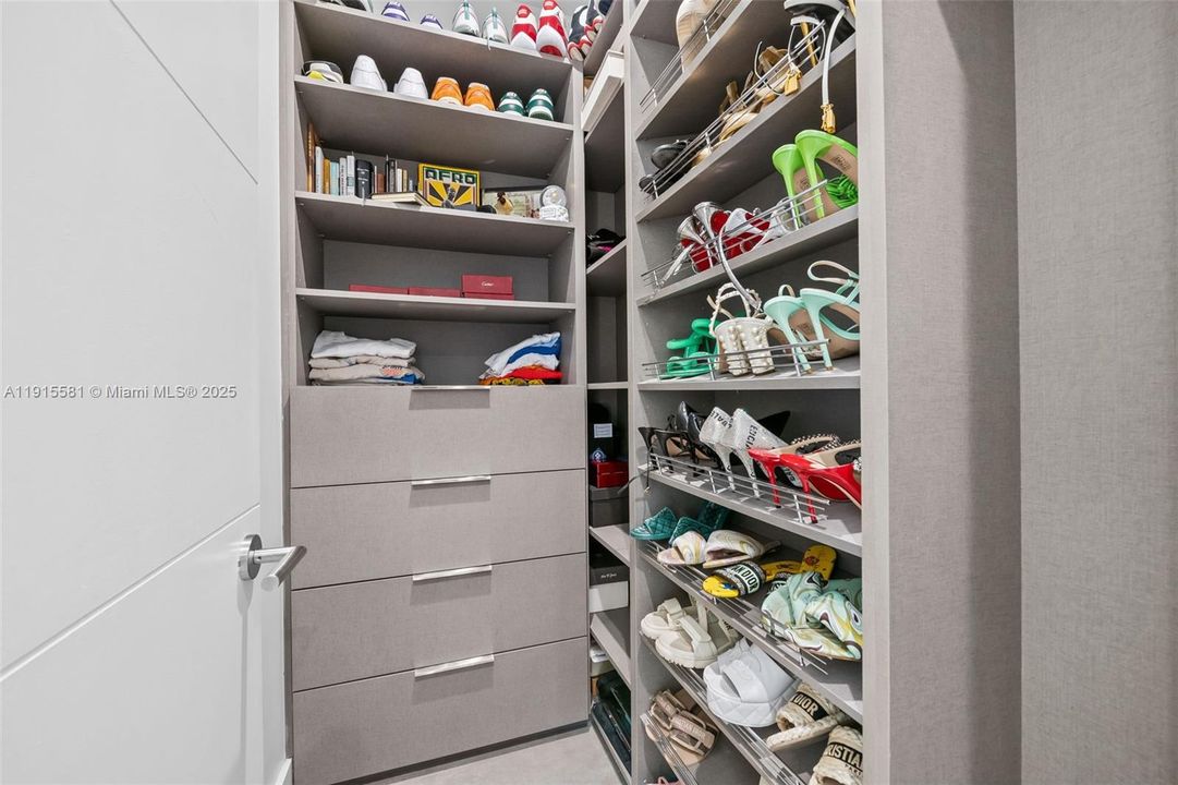 待售: $2,500,000 (4 贝兹, 4 浴室, 2879 平方英尺)