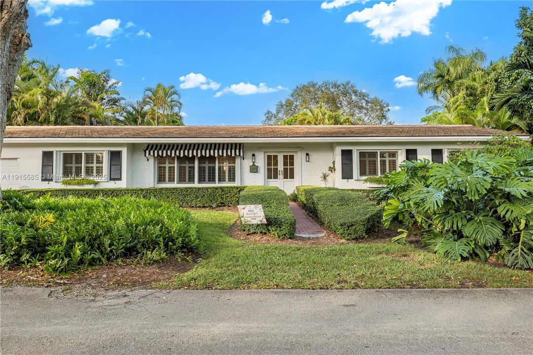 Active With Contract: $1,289,000 (3 beds, 2 baths, 2352 Square Feet)