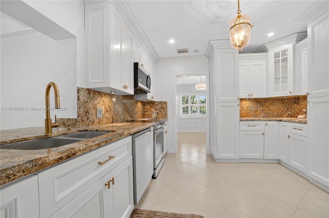 Active With Contract: $1,289,000 (3 beds, 2 baths, 2352 Square Feet)