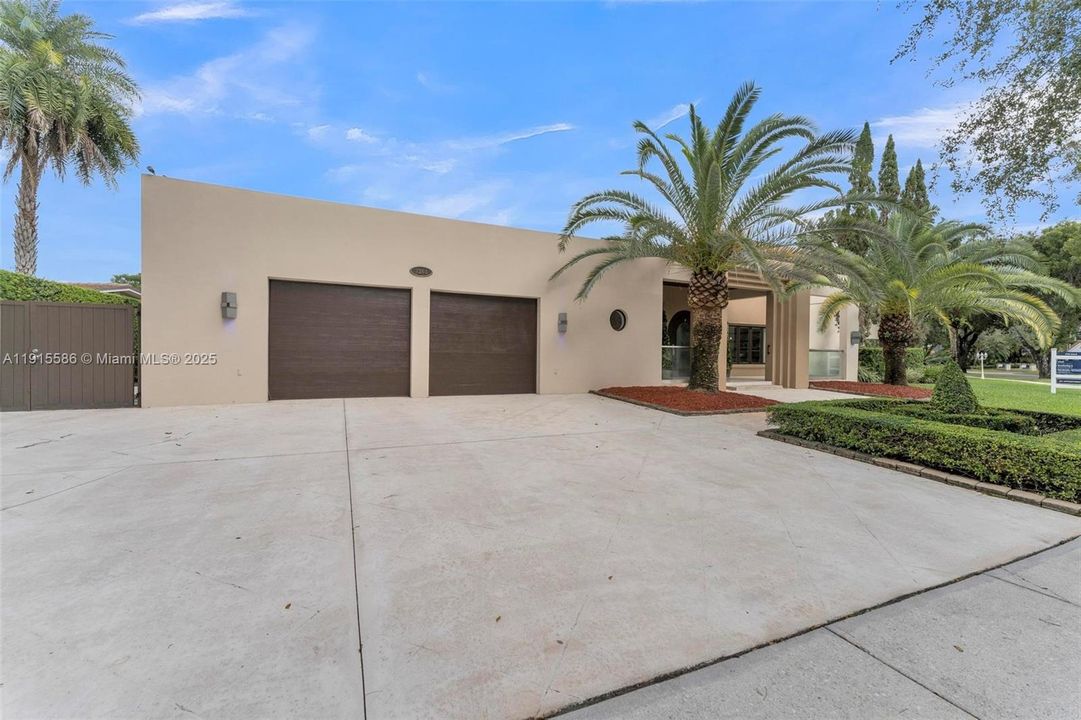 For Sale: $1,575,000 (3 beds, 3 baths, 2548 Square Feet)