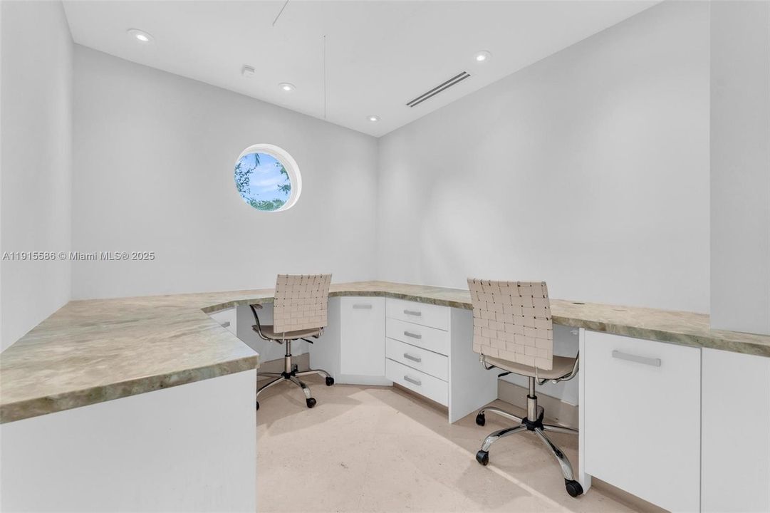 For Sale: $1,575,000 (3 beds, 3 baths, 2548 Square Feet)