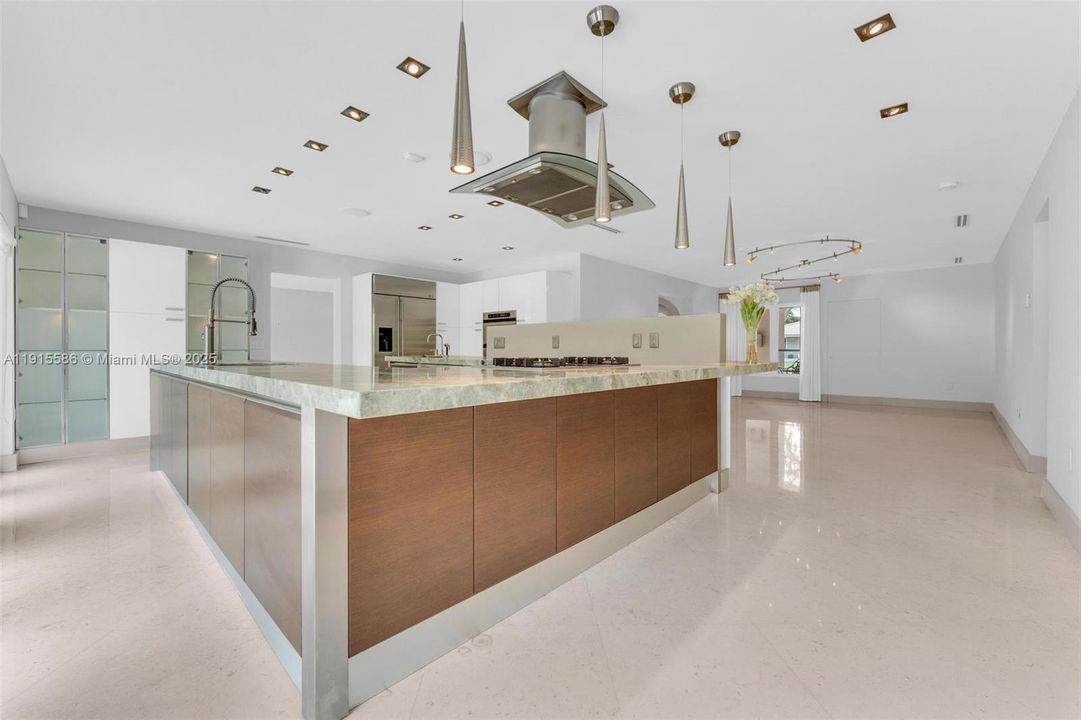 For Sale: $1,575,000 (3 beds, 3 baths, 2548 Square Feet)