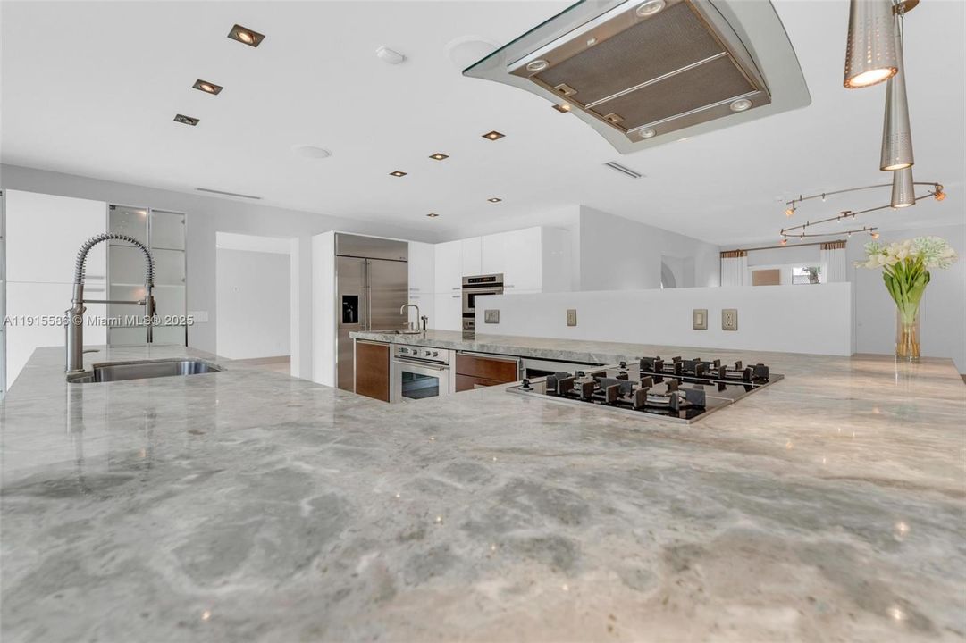 For Sale: $1,575,000 (3 beds, 3 baths, 2548 Square Feet)