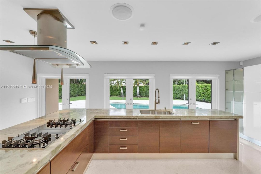 For Sale: $1,575,000 (3 beds, 3 baths, 2548 Square Feet)