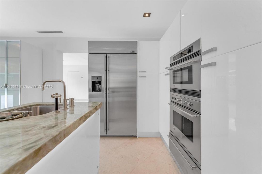 For Sale: $1,575,000 (3 beds, 3 baths, 2548 Square Feet)