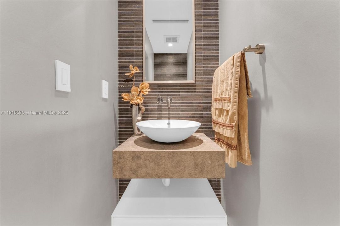 For Sale: $1,575,000 (3 beds, 3 baths, 2548 Square Feet)