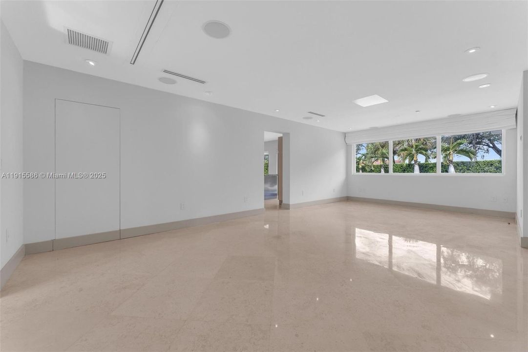 For Sale: $1,575,000 (3 beds, 3 baths, 2548 Square Feet)