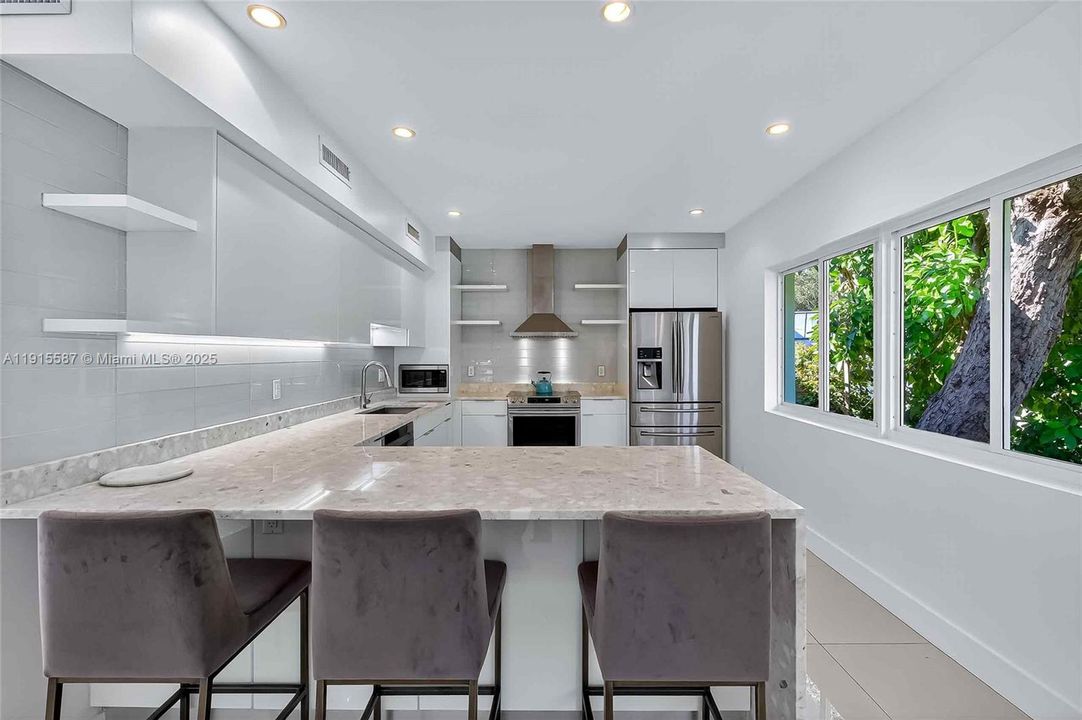 For Sale: $1,950,000 (3 beds, 2 baths, 1883 Square Feet)