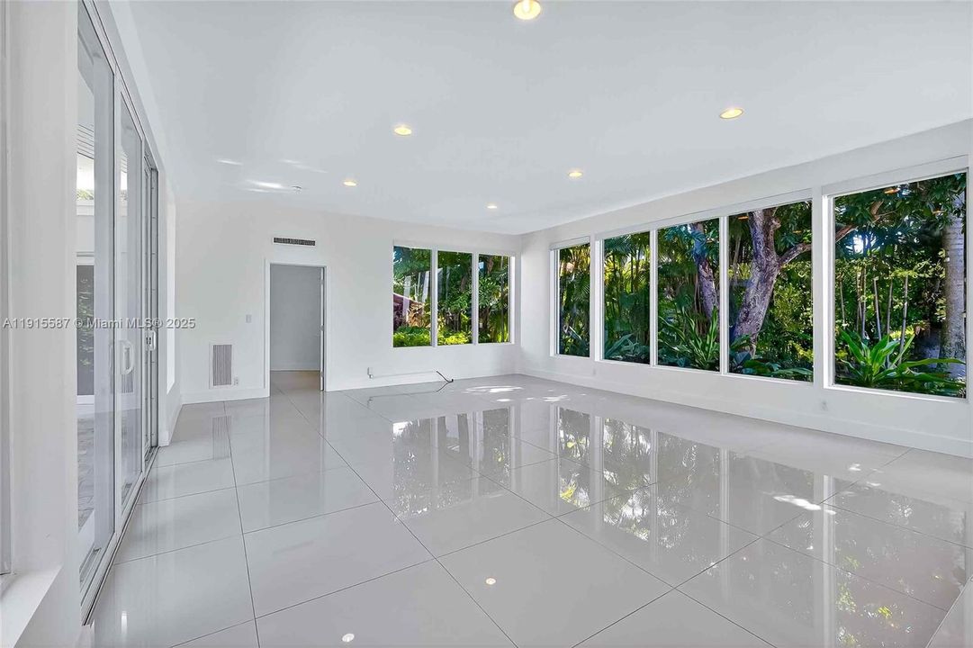 For Sale: $1,950,000 (3 beds, 2 baths, 1883 Square Feet)