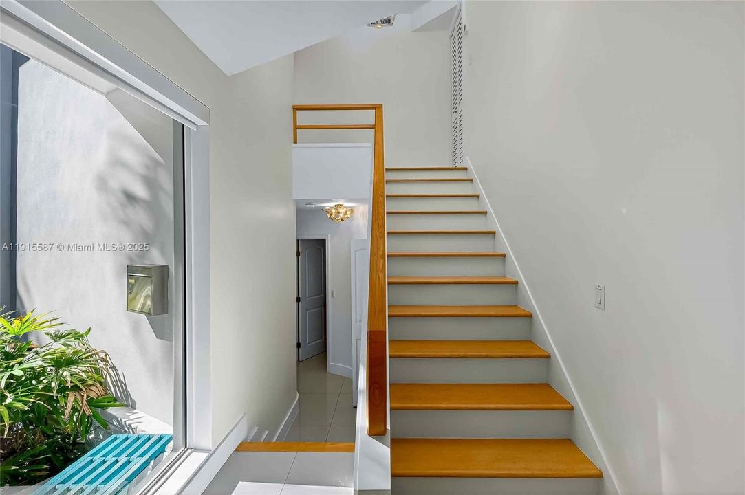 For Sale: $1,950,000 (3 beds, 2 baths, 1883 Square Feet)