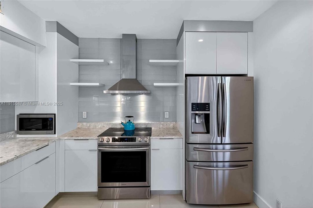 For Sale: $1,950,000 (3 beds, 2 baths, 1883 Square Feet)