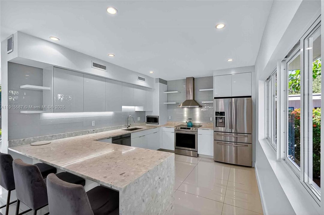 For Sale: $1,950,000 (3 beds, 2 baths, 1883 Square Feet)