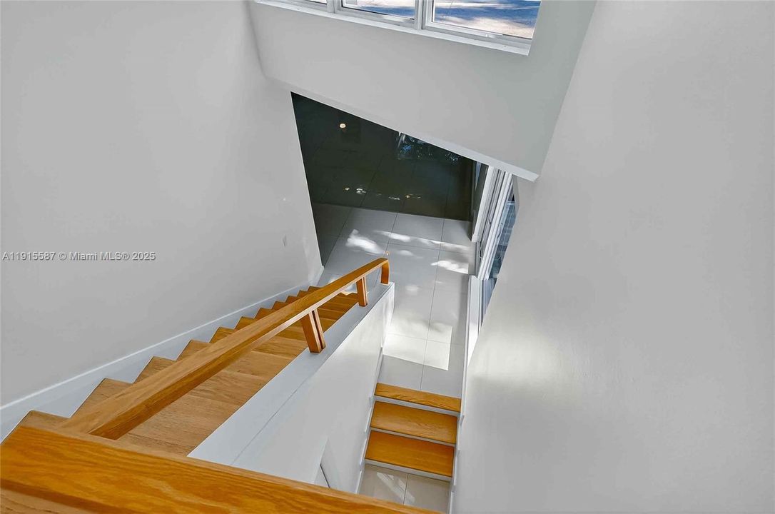 For Sale: $1,950,000 (3 beds, 2 baths, 1883 Square Feet)