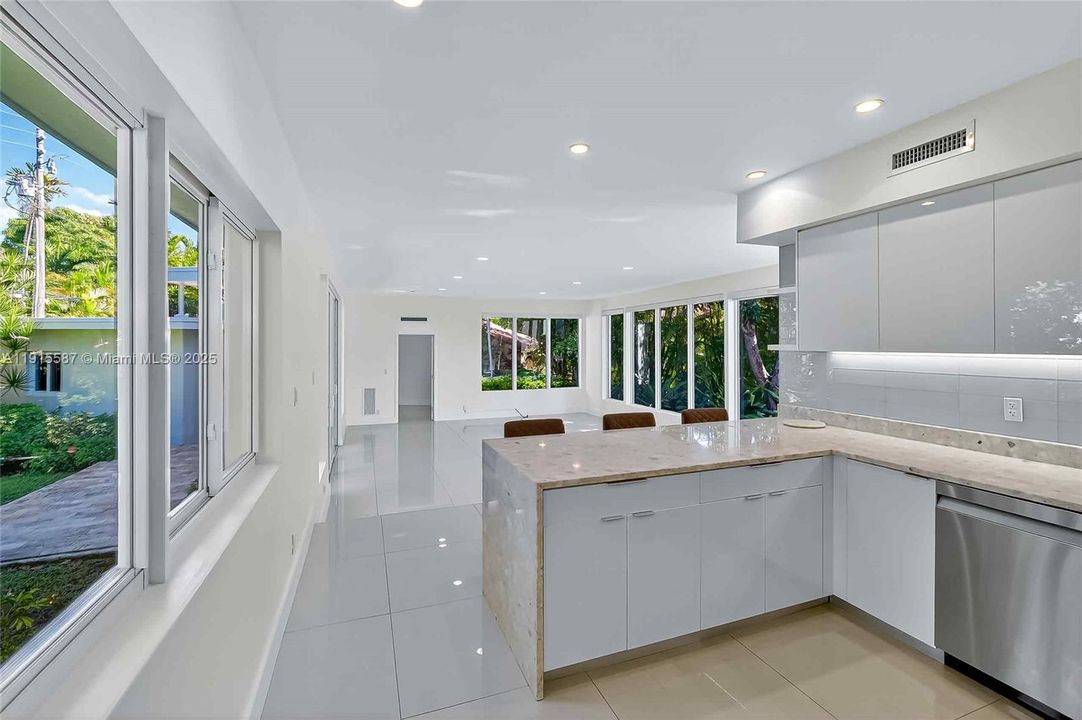 For Sale: $1,950,000 (3 beds, 2 baths, 1883 Square Feet)