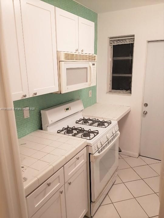 待售: $215,000 (0 贝兹, 1 浴室, 418 平方英尺)