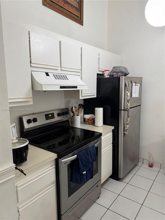 Active With Contract: $2,250 (2 beds, 2 baths, 900 Square Feet)
