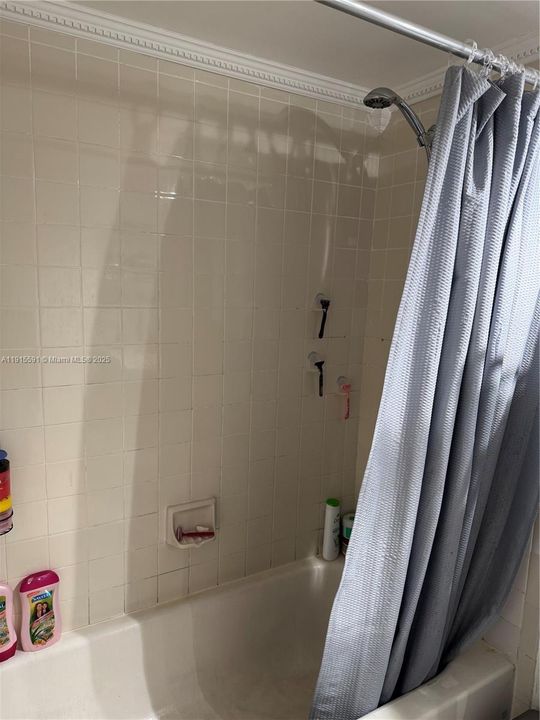 Active With Contract: $2,250 (2 beds, 2 baths, 900 Square Feet)