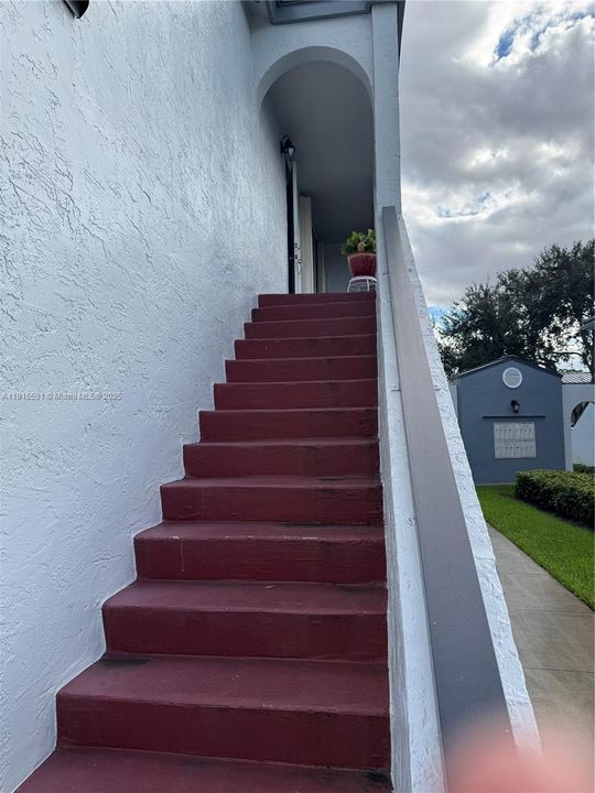 Active With Contract: $2,250 (2 beds, 2 baths, 900 Square Feet)