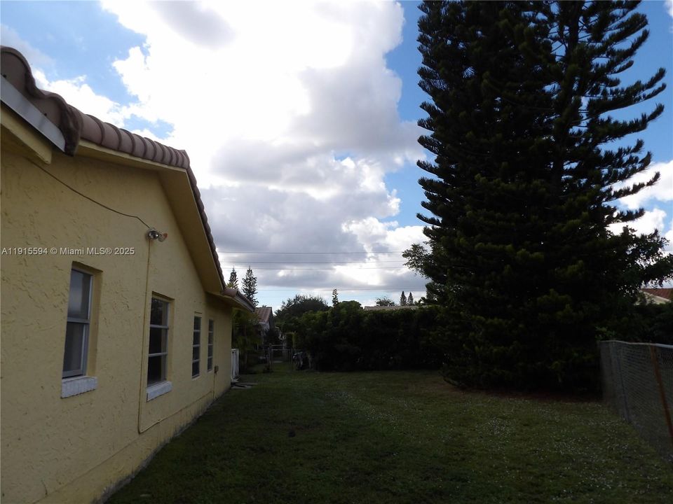 En Venta: $549,900 (4 camas, 2 baños, 2340 Pies cuadrados)