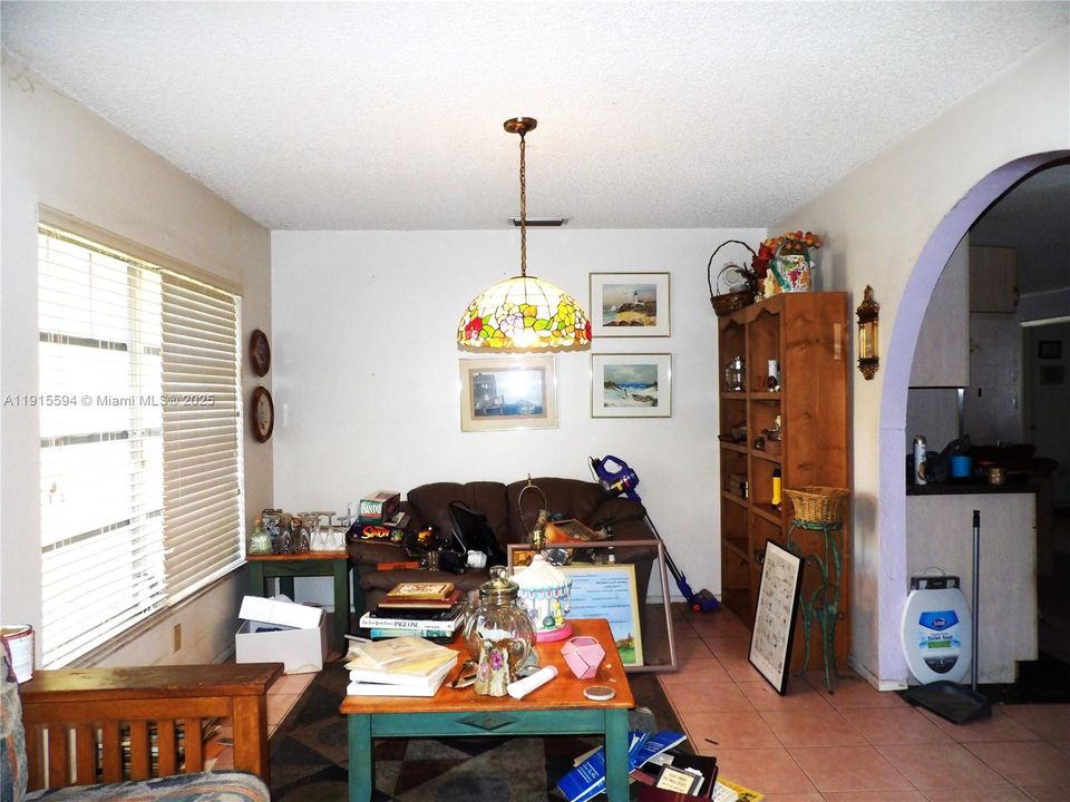 En Venta: $549,900 (4 camas, 2 baños, 2340 Pies cuadrados)