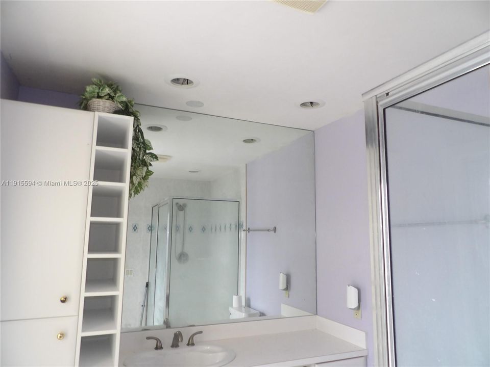 En Venta: $549,900 (4 camas, 2 baños, 2340 Pies cuadrados)