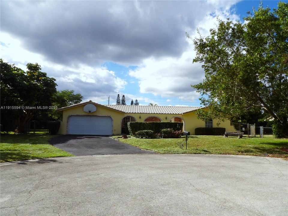 En Venta: $549,900 (4 camas, 2 baños, 2340 Pies cuadrados)