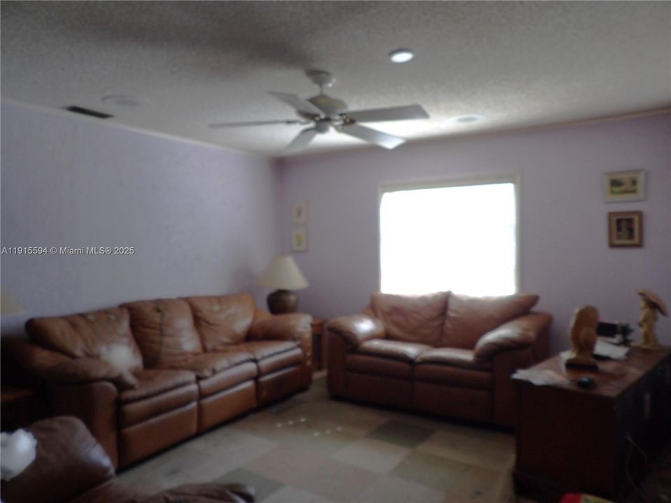 En Venta: $549,900 (4 camas, 2 baños, 2340 Pies cuadrados)