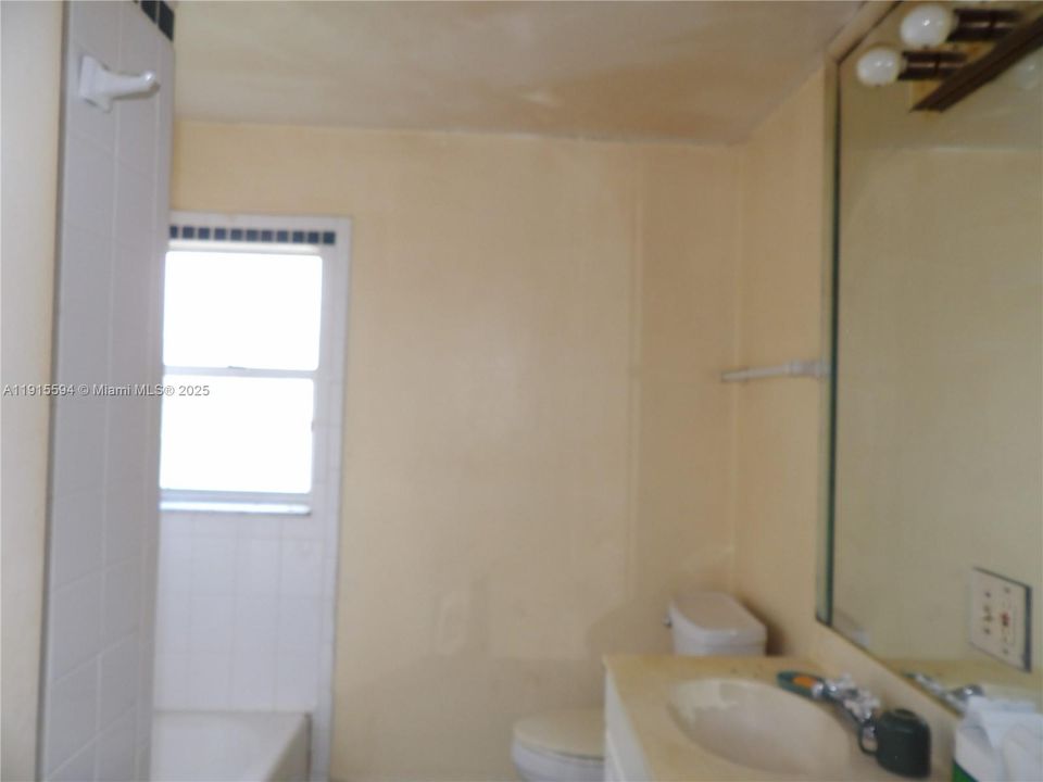 En Venta: $549,900 (4 camas, 2 baños, 2340 Pies cuadrados)