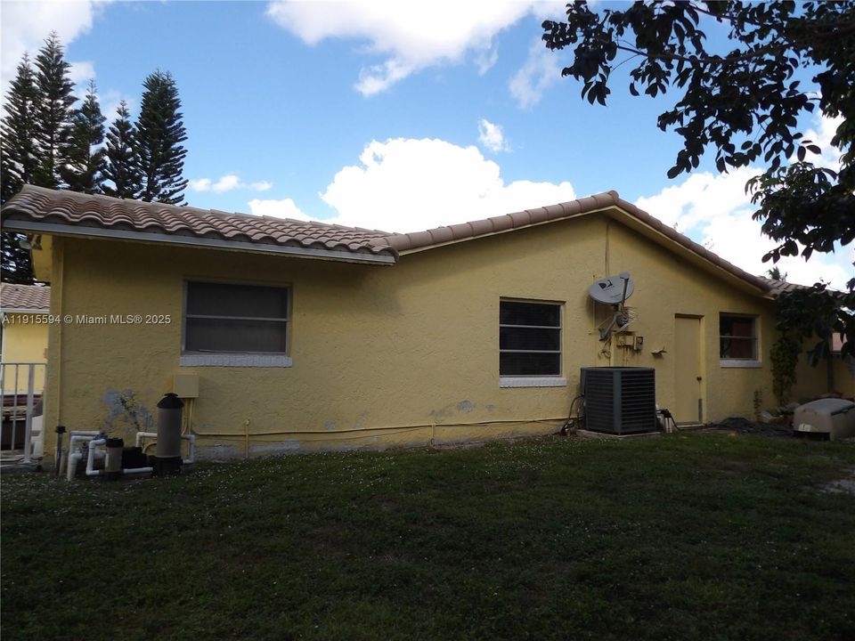 En Venta: $549,900 (4 camas, 2 baños, 2340 Pies cuadrados)