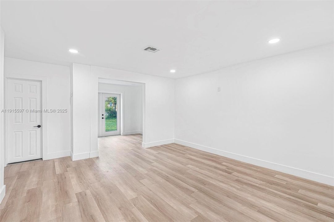 For Rent: $4,000 (3 beds, 2 baths, 1051 Square Feet)