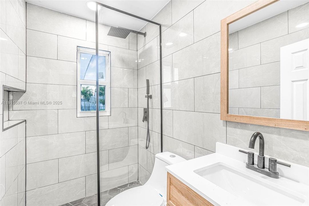 For Rent: $4,000 (3 beds, 2 baths, 1051 Square Feet)