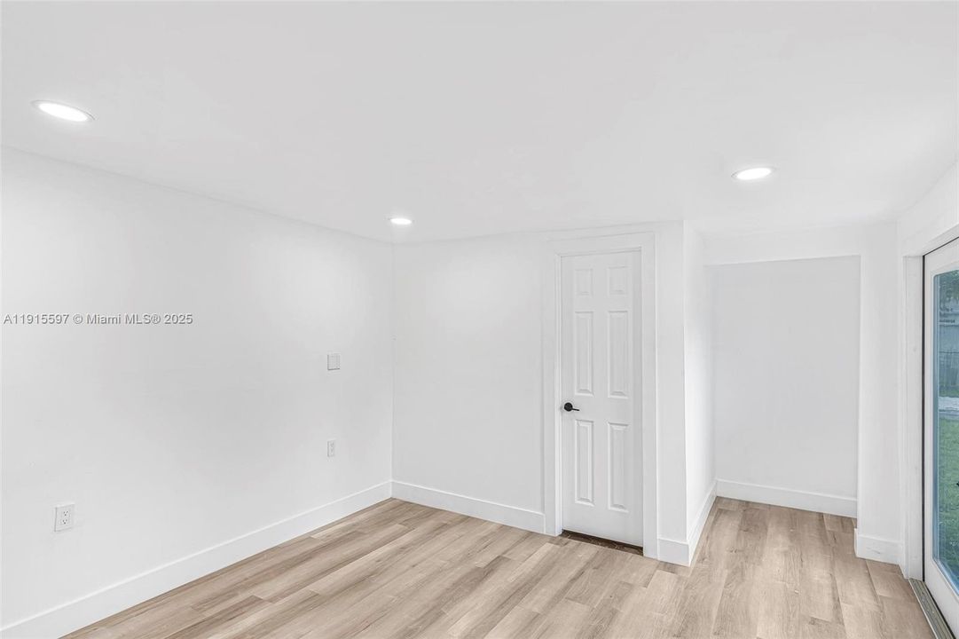 For Rent: $4,000 (3 beds, 2 baths, 1051 Square Feet)