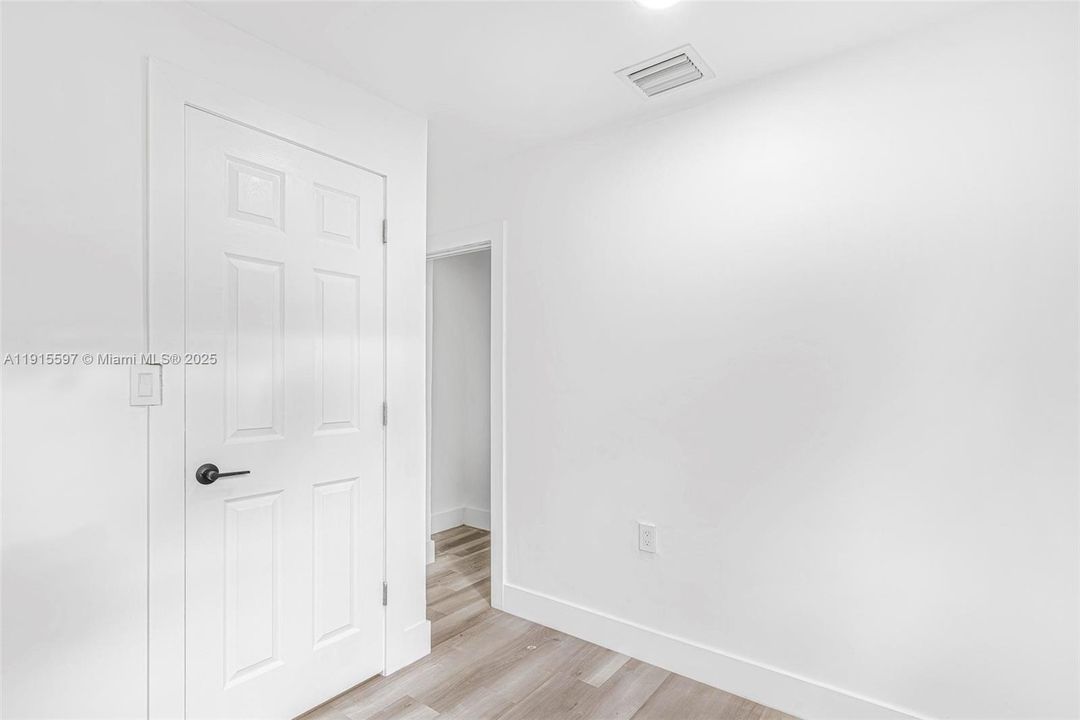 For Rent: $4,000 (3 beds, 2 baths, 1051 Square Feet)