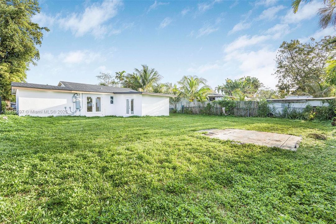 For Rent: $4,000 (3 beds, 2 baths, 1051 Square Feet)