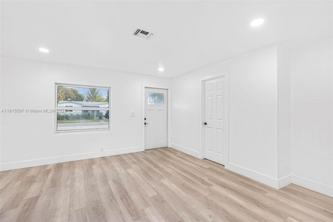 For Rent: $4,000 (3 beds, 2 baths, 1051 Square Feet)