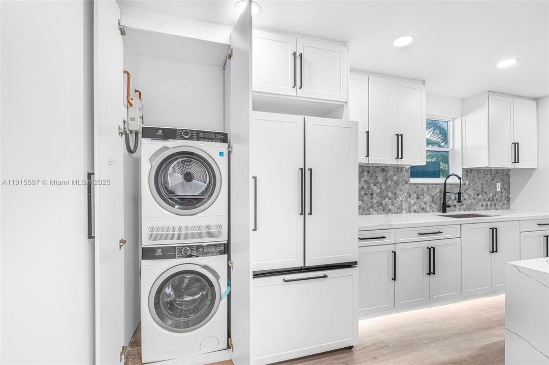 For Rent: $4,000 (3 beds, 2 baths, 1051 Square Feet)