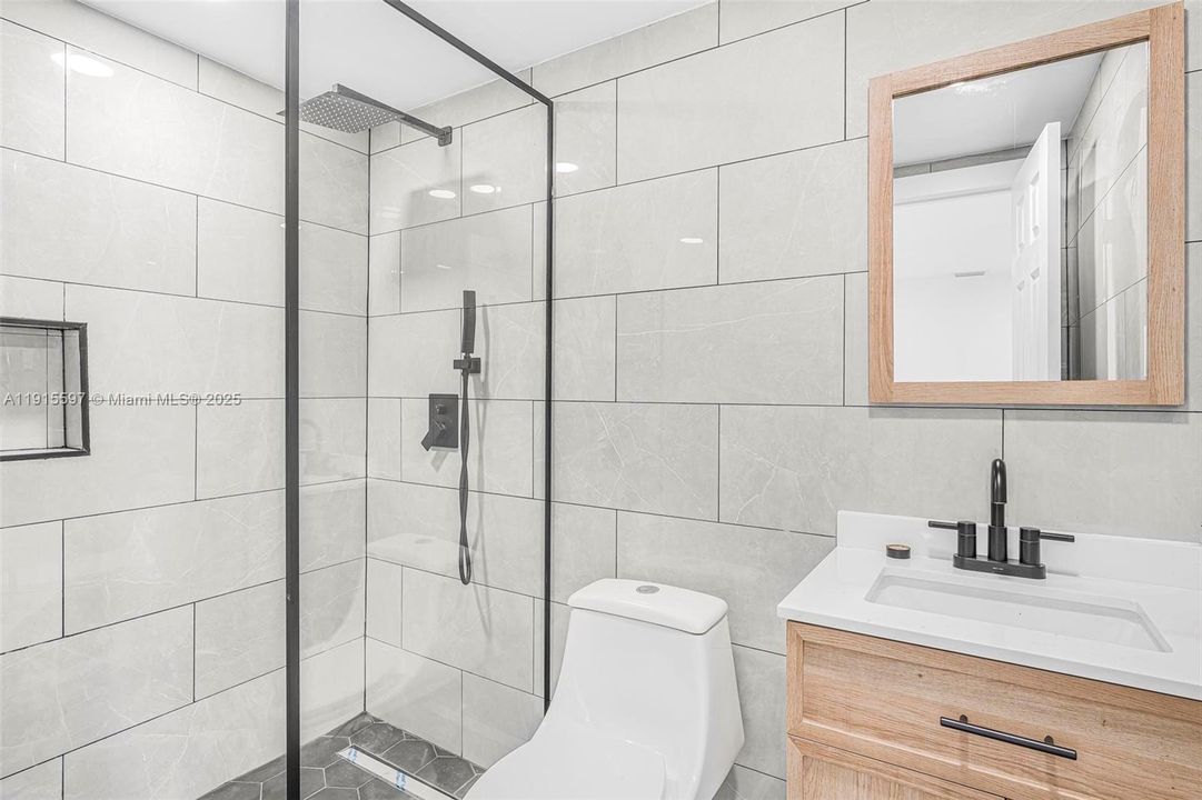 For Rent: $4,000 (3 beds, 2 baths, 1051 Square Feet)