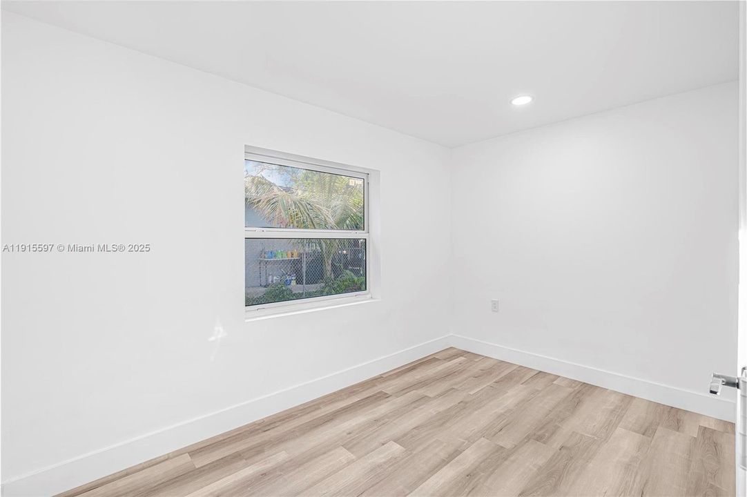 For Rent: $4,000 (3 beds, 2 baths, 1051 Square Feet)