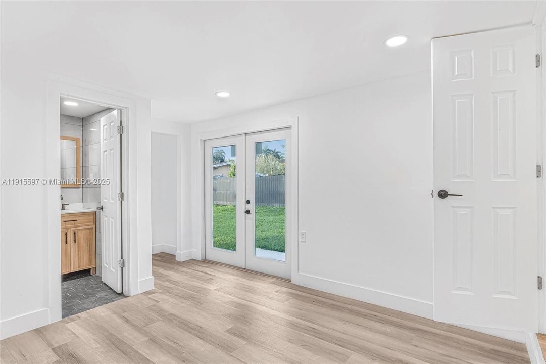 For Rent: $4,000 (3 beds, 2 baths, 1051 Square Feet)