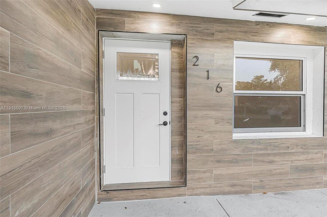 For Rent: $4,000 (3 beds, 2 baths, 1051 Square Feet)