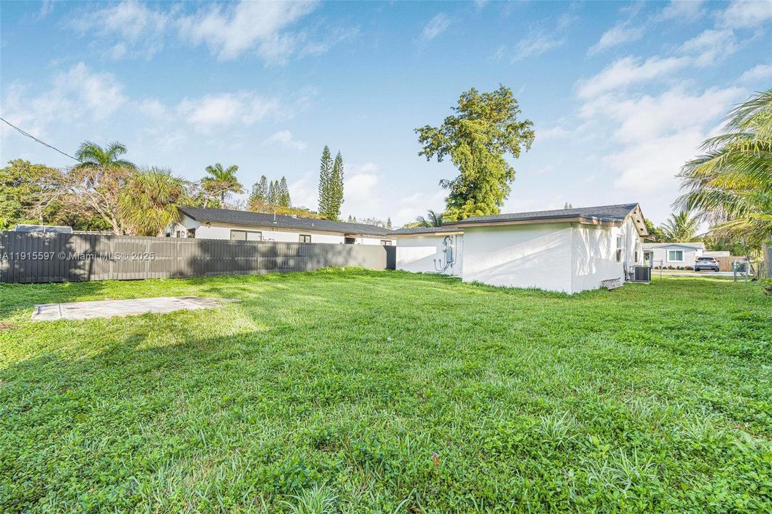 For Rent: $4,000 (3 beds, 2 baths, 1051 Square Feet)