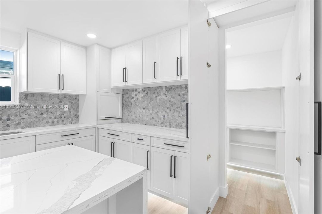 For Rent: $4,000 (3 beds, 2 baths, 1051 Square Feet)