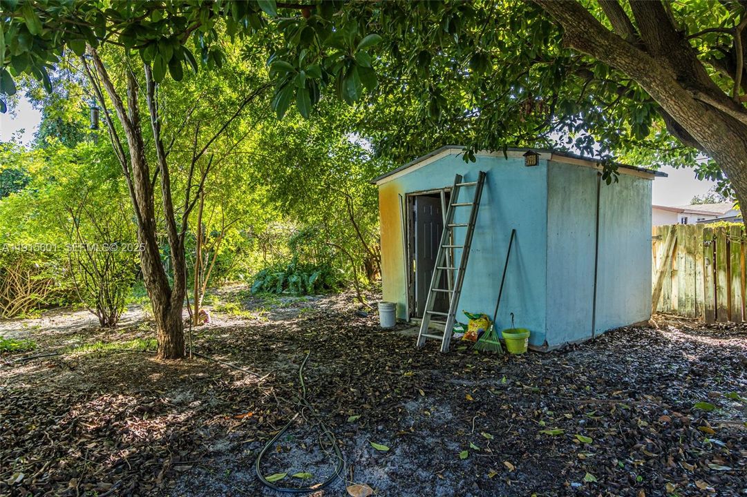 For Sale: $459,000 (4 beds, 3 baths, 1442 Square Feet)