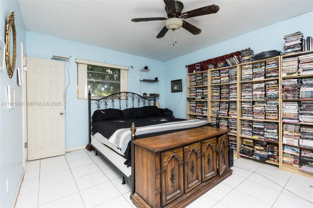 For Sale: $459,000 (4 beds, 3 baths, 1442 Square Feet)